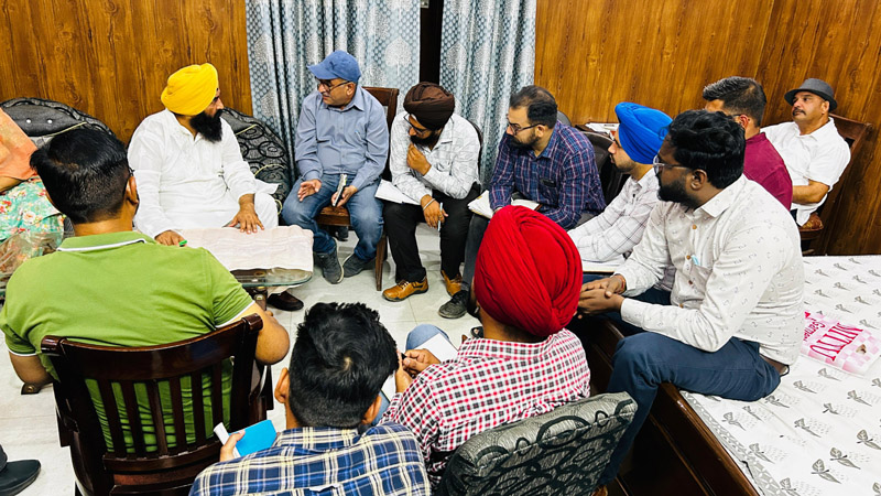 डिप्टी स्पीकर राउडी ने किसानों और कंढ़ी कनाल के अधिकारियों के साथ बैठक की